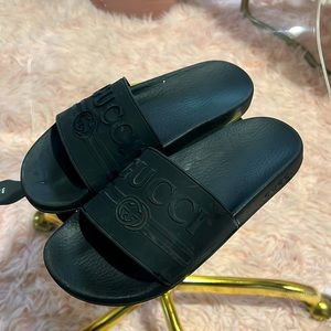 GUCCI RUBBER LOGO SLIDES